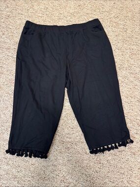 Quacker Factory Black Tassel-Hem Capris